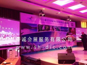 上海會展服務(wù)全攻略 舞臺搭建、展位設(shè)計與木質(zhì)背景墻的完美融合