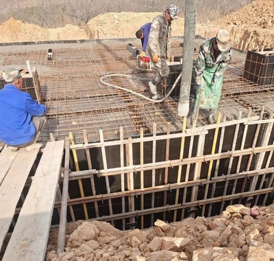 亭口鎮(zhèn)對(duì)農(nóng)廁化糞池建設(shè)施工現(xiàn)場(chǎng)開展安全檢查